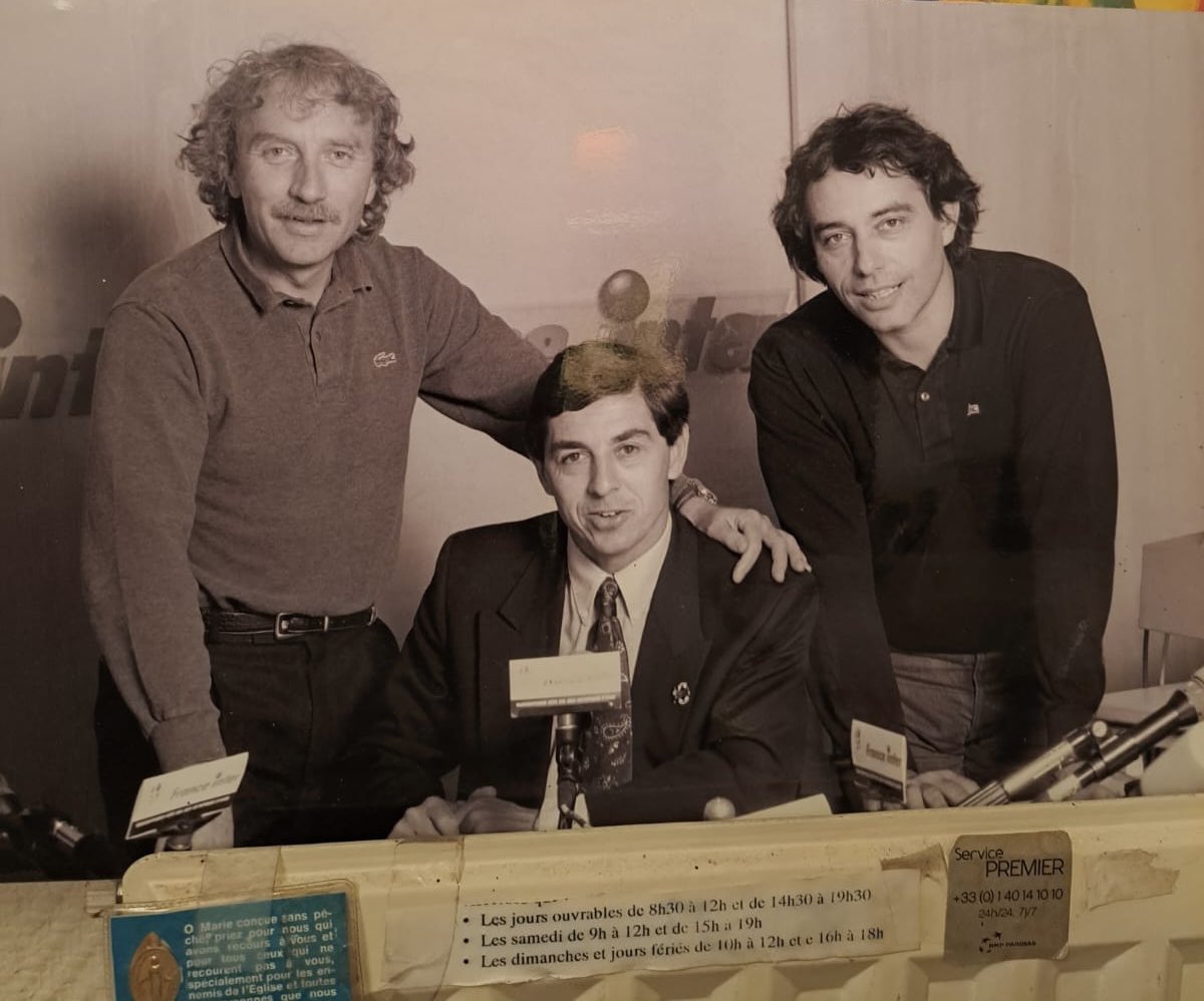 Variétés C.F. (@varietescf) on Twitter photo Pensées vers Pierre-Louis Castelli, grande voix du sport, qui nous a quittés.
Souvenir ici avec notre Président <a href="/JacquesVendroux/">Jacques Vendroux</a> et Alain Giresse ✨ Pensées vers Pierre-Louis Castelli, grande voix du sport, qui nous a quittés.
Souvenir ici avec notre Président <a href="/JacquesVendroux/">Jacques Vendroux</a> et Alain Giresse ✨