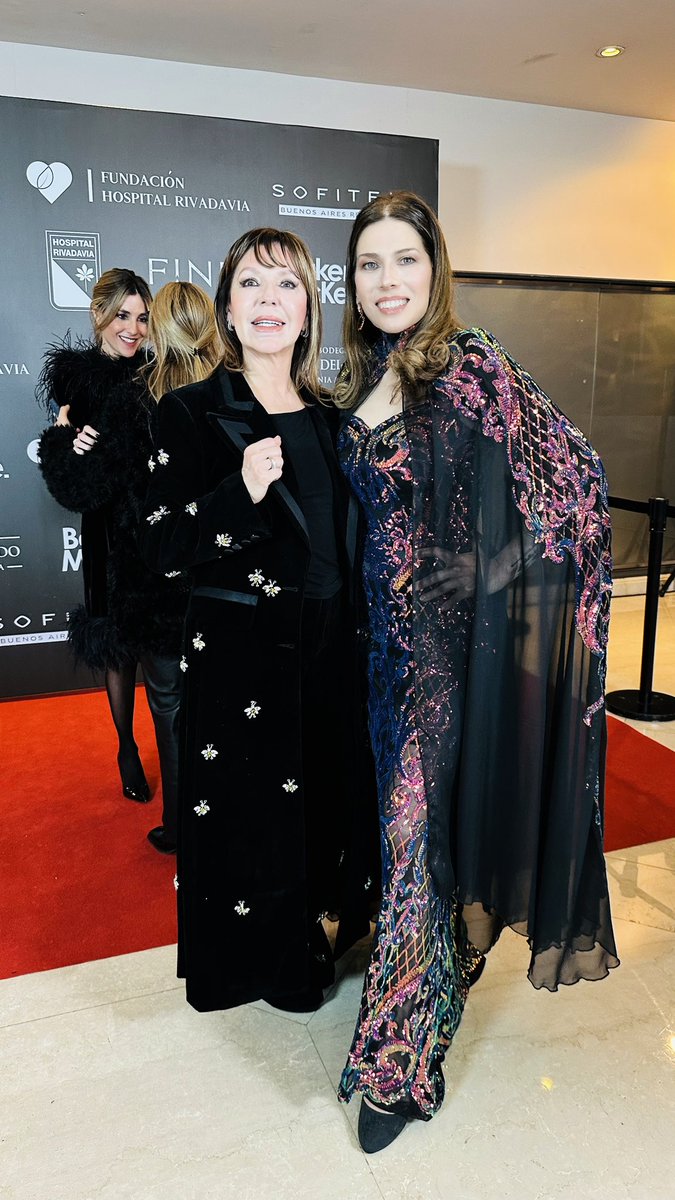 Un enorme placer acompañar con mi voz esta hermosa Gala de solidaridad para la Fundación Hospital Rivadavia ♥️ @hospitalrivadabia

Con este maravillo vestuario de #AndreaAguirre

#JuntosPorRivadavia
#Anamagiarmusic
#Classicalcrossover