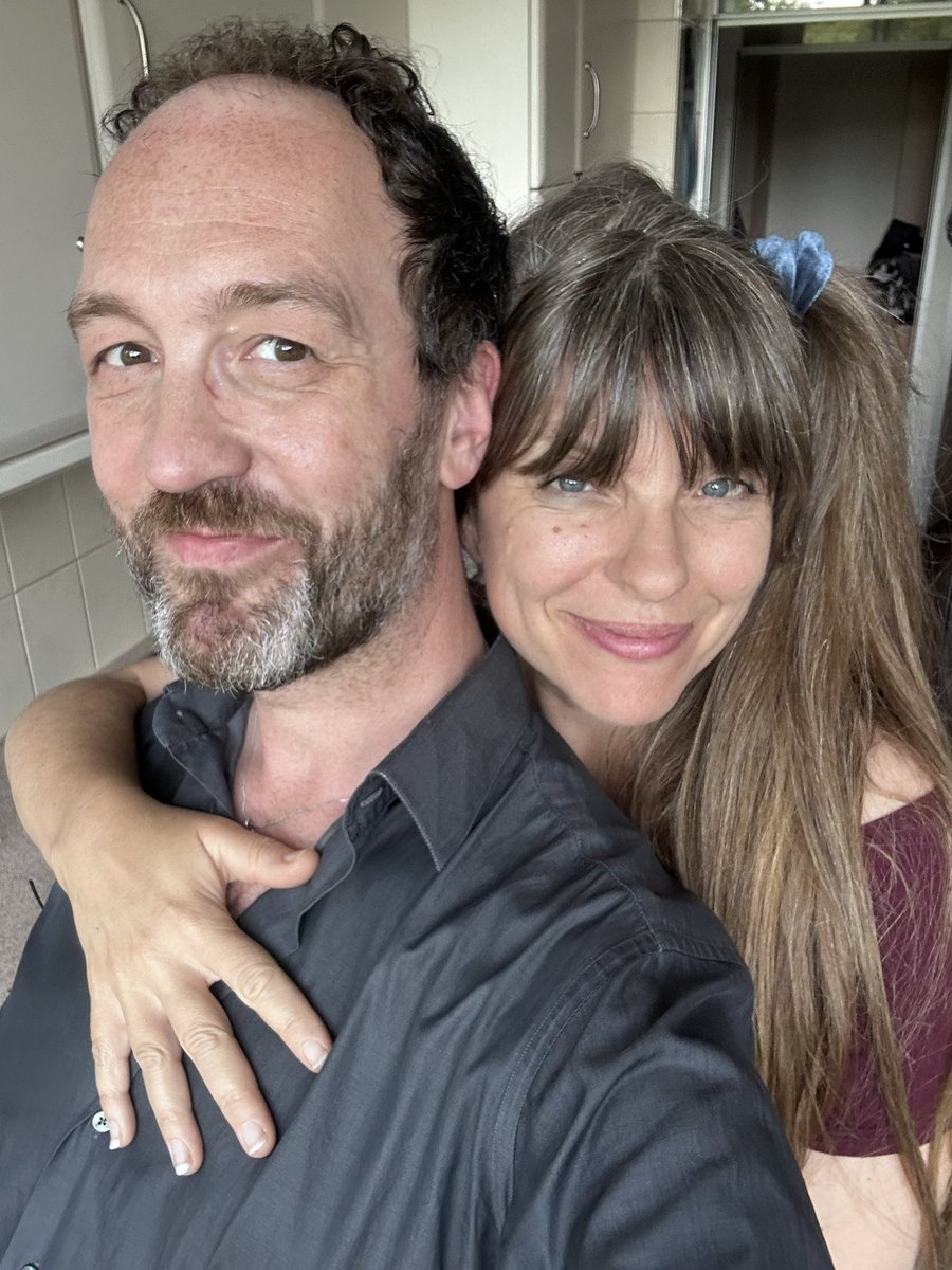 Eind 2014 leerden we elkaar hier op Twitter kennen, in 2017 kregen we verkering, eind 2019 verloofden we ons, en afgelopen zaterdag gingen <a href="/santenkraam/">Sanneke</a> en ik dan eindelijk samenwonen! 🎉

Wat een geluk.