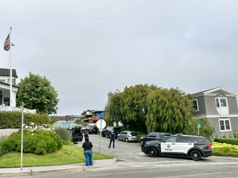 MBNewsTweets's tweet photo. Manhattan Beach police caught a suspect fleeing on foot in the Hill Section last night (Did MB News assist in the search?): https://t.co/bS0syEDW0H https://t.co/5zuSGB1Agh