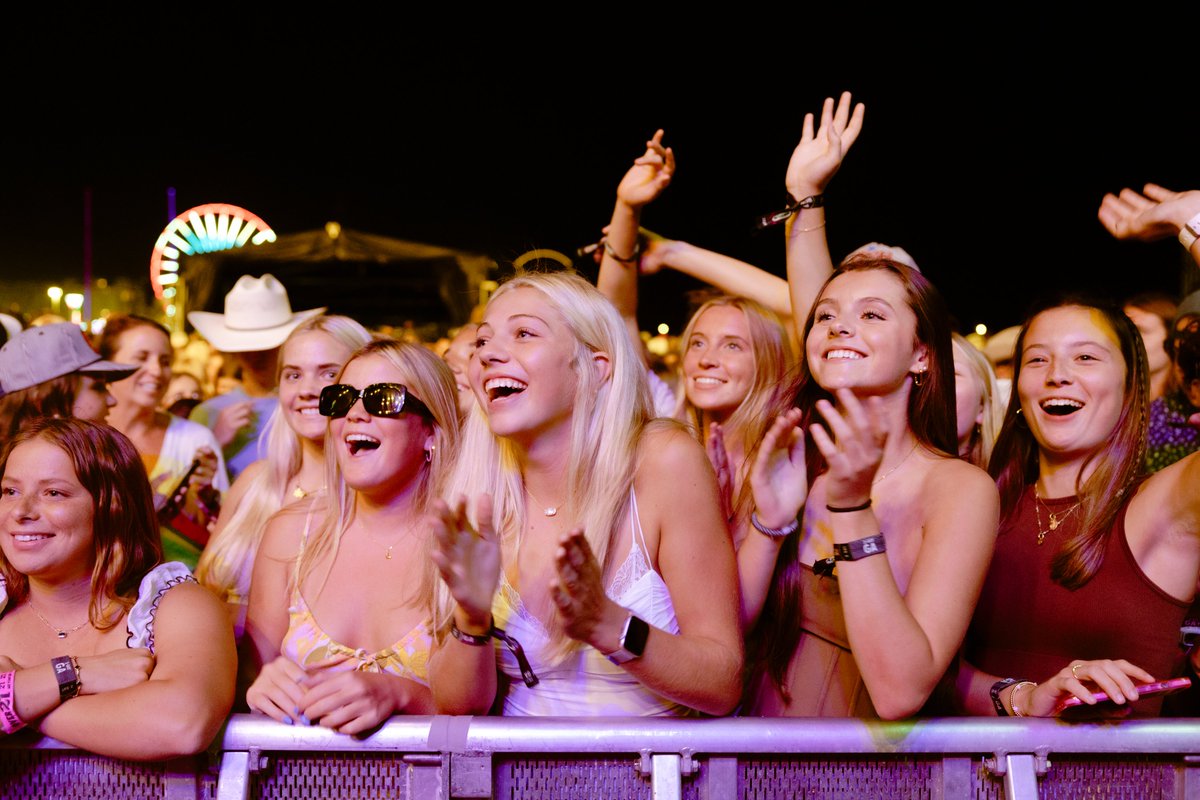 ctrycallingfest's tweet image. Last call y’all 😱 Tonight’s your chance to claim your spot for $25 before layaway jumps to 50% down! countrycallingfestival.com/tickets