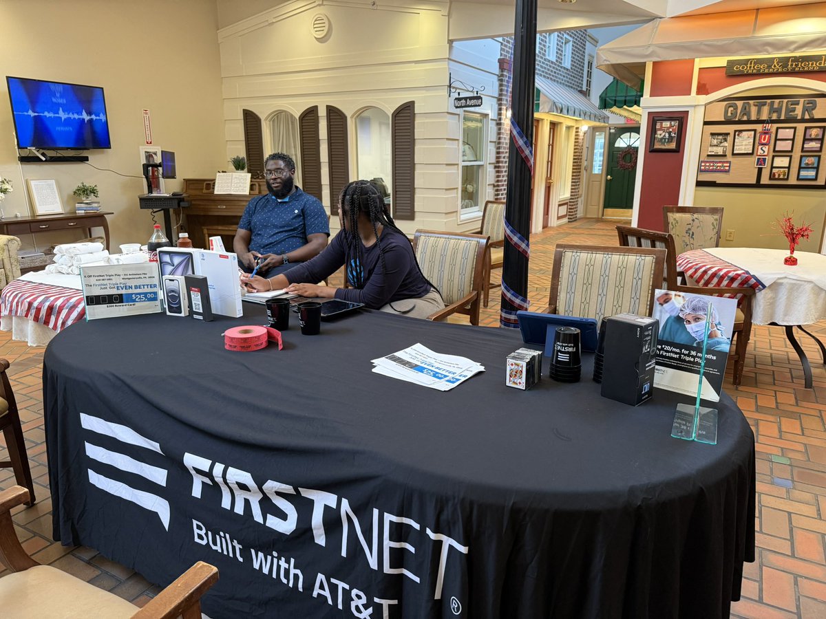 MVILLE steppin’ 👣 outside the box for FIRSTNET FRIDAY 👩‍⚕️ to celebrate our Nurses @ Park Creek Senior Living <a href="/ToshMS/">Tosh</a> <a href="/MrCoreyA/">Corey Alston</a> <a href="/Haraan_S/">Haraan Smith</a>