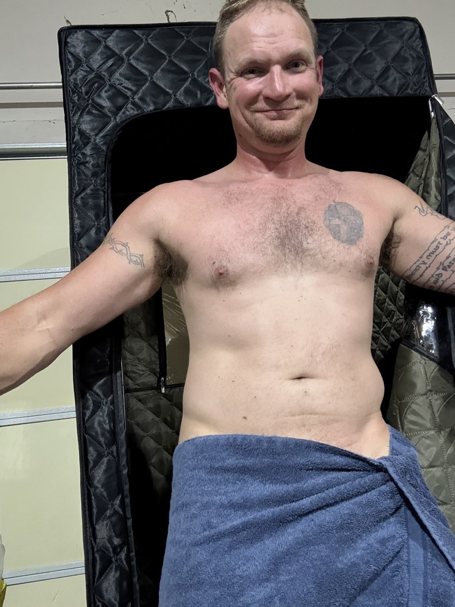 JTShowtime83's tweet photo. Fresh out outta the sauna!  Nice little sweat session! #saunafun https://t.co/24OrBGT6TS