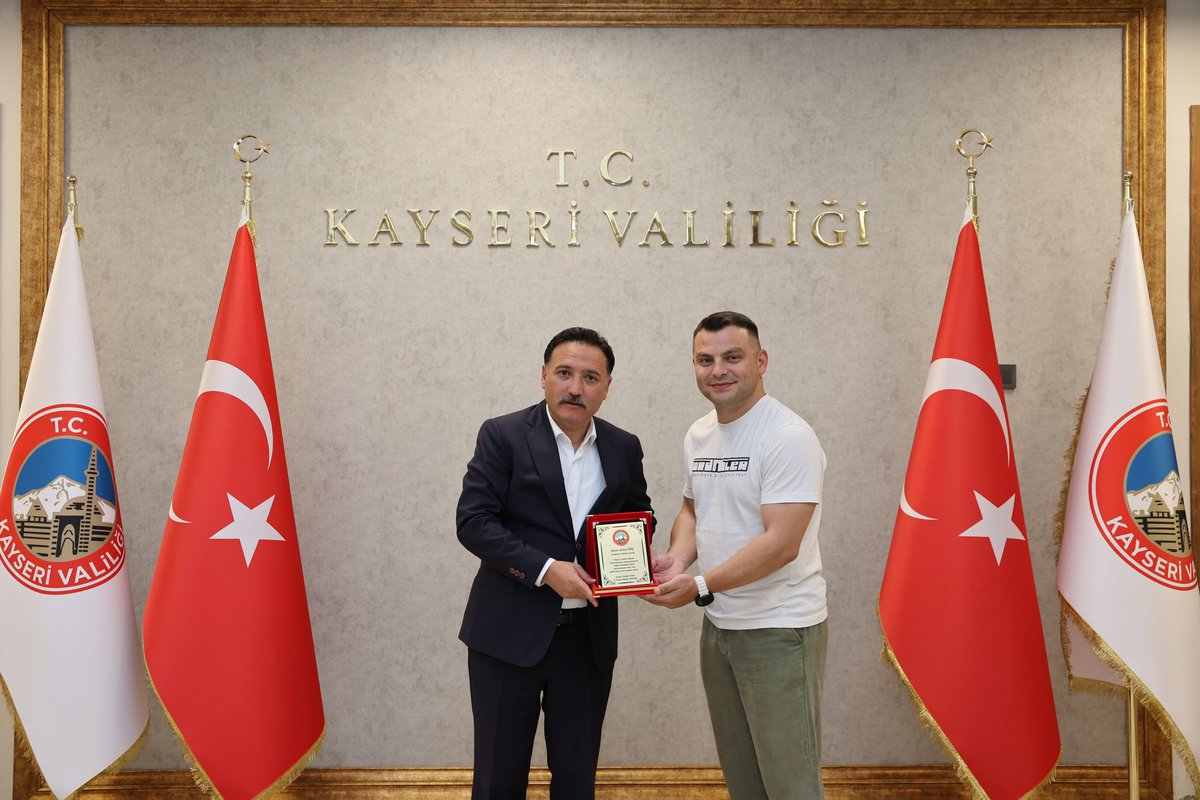 aykt_kc's tweet photo. Yaklaşık 3 yıldır gururla görev yaptığım Kayseri Valiliği’nden, tayinim nedeniyle bugün itibarıyla ayrılıyorum. Başta Valimiz Sn. Gökmen Çiçek olmak üzere tüm yöneticilerimize ve ekip arkadaşlarıma bana kattıkları herşey  için sonsuz teşekkür ediyorum. Hakkınızı helal edin. 🙏 https://t.co/KddXmoanmu