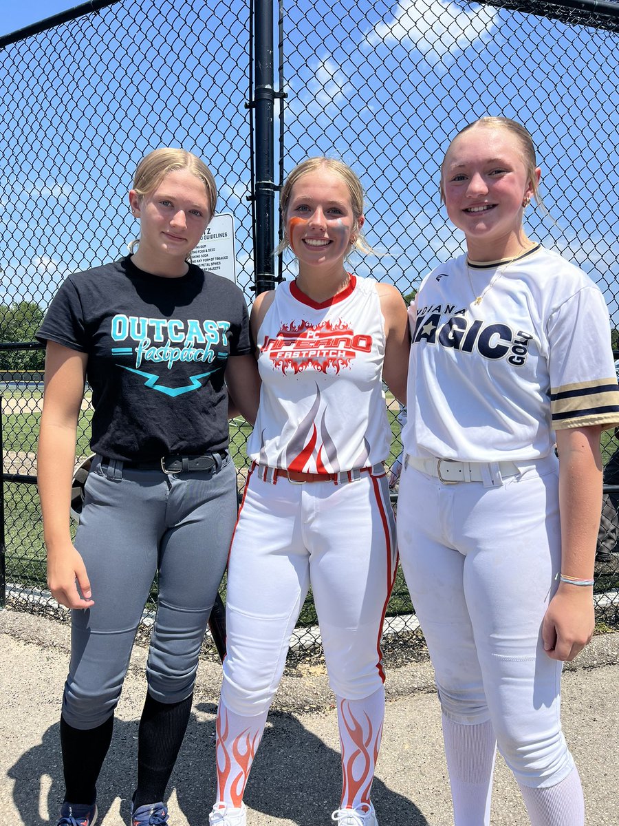 RyannWest_2030's tweet image. Love when our paths collide 🥎 ❤️ #mygirls