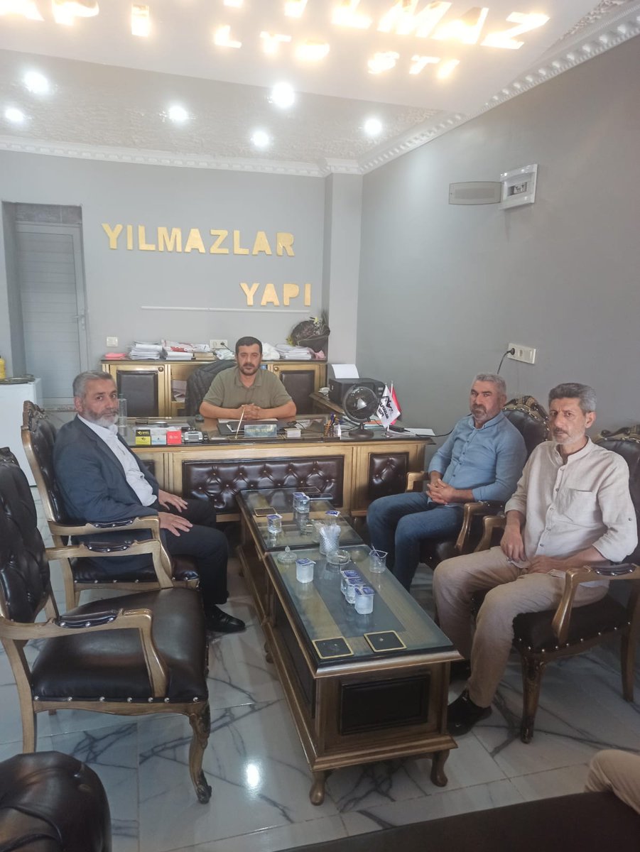 osmangocmen63's tweet photo. HÜDAPAR Hilvan ilçe teşkilatı olarak esnaflarımızla muhabbetlerimiz devam ediyor,onlar kapılarını bize açınca biz hiç dururmuyuz. https://t.co/96jE84PRog