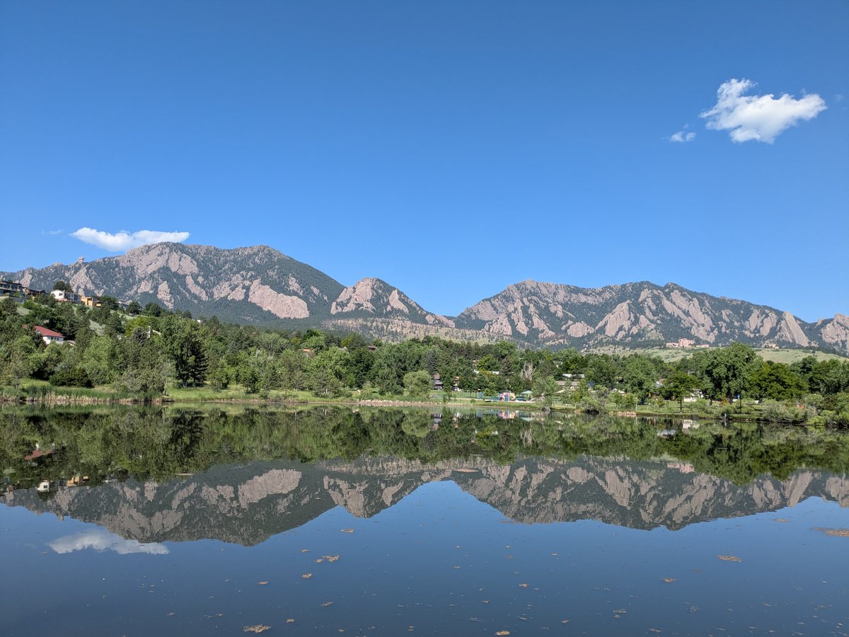 MartinKoenigsb2's tweet image. Happy Friday! Love from Boulder! #HappyFriday #BoulderStrong #VieleLake #SoBo #FairvewHigh #GoKnights #ShabbatShalom #HaveAGreatWeekend #NotAlwaysMinisNBooks @Iolanthe2345 @USAS_WW1