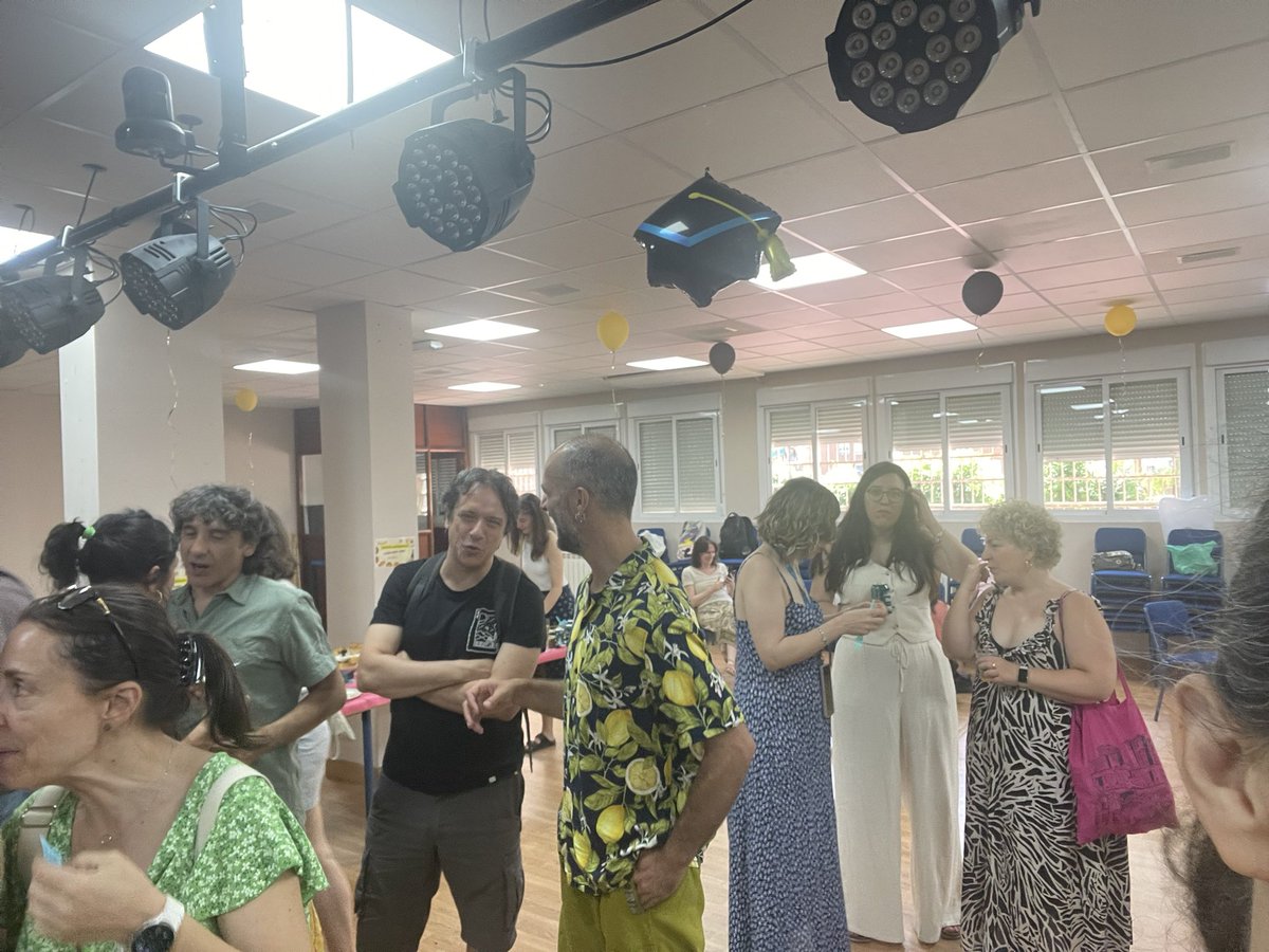 Cerramos el telón, un curso intenso, con muchos retos y proyectos, que se han logrado …y los que vendrán, porque se nos da muy bien eso de la creatividad. Nos despedimos de algunos y daremos la bienvenida a otros, y mientras tanto sonreímos <a href="/AfaRenacimiento/">AFA Renacimiento</a>