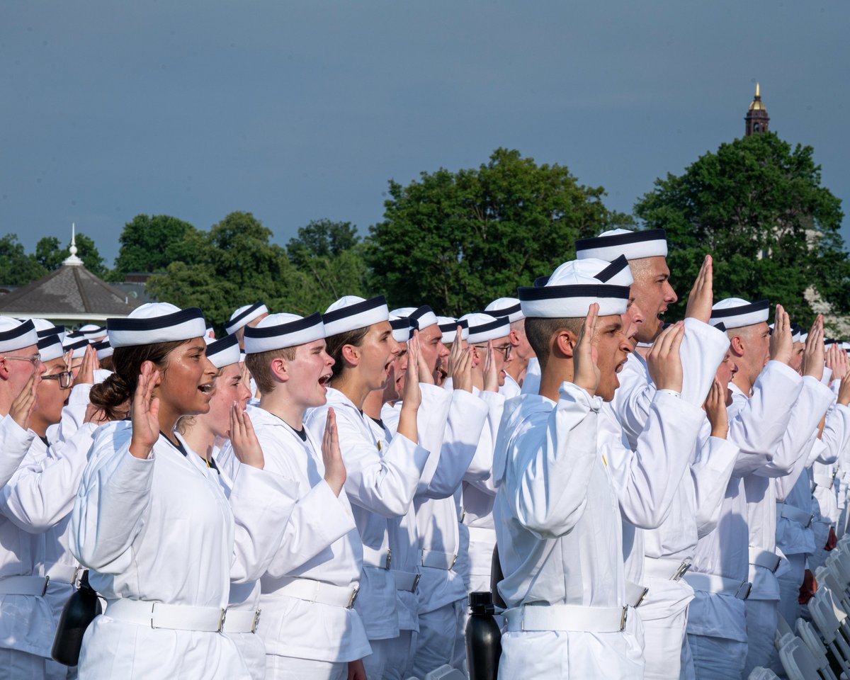 NavalAcademy's tweet image. I DO!
Yesterday, the Class of 2029 took the Oath of Office, officially beginning their journey as plebes at the U.S. Naval Academy. This ceremony marks their commitment to serve and lead with honor, courage, and integrity. Welcome aboard, Class of 2029!