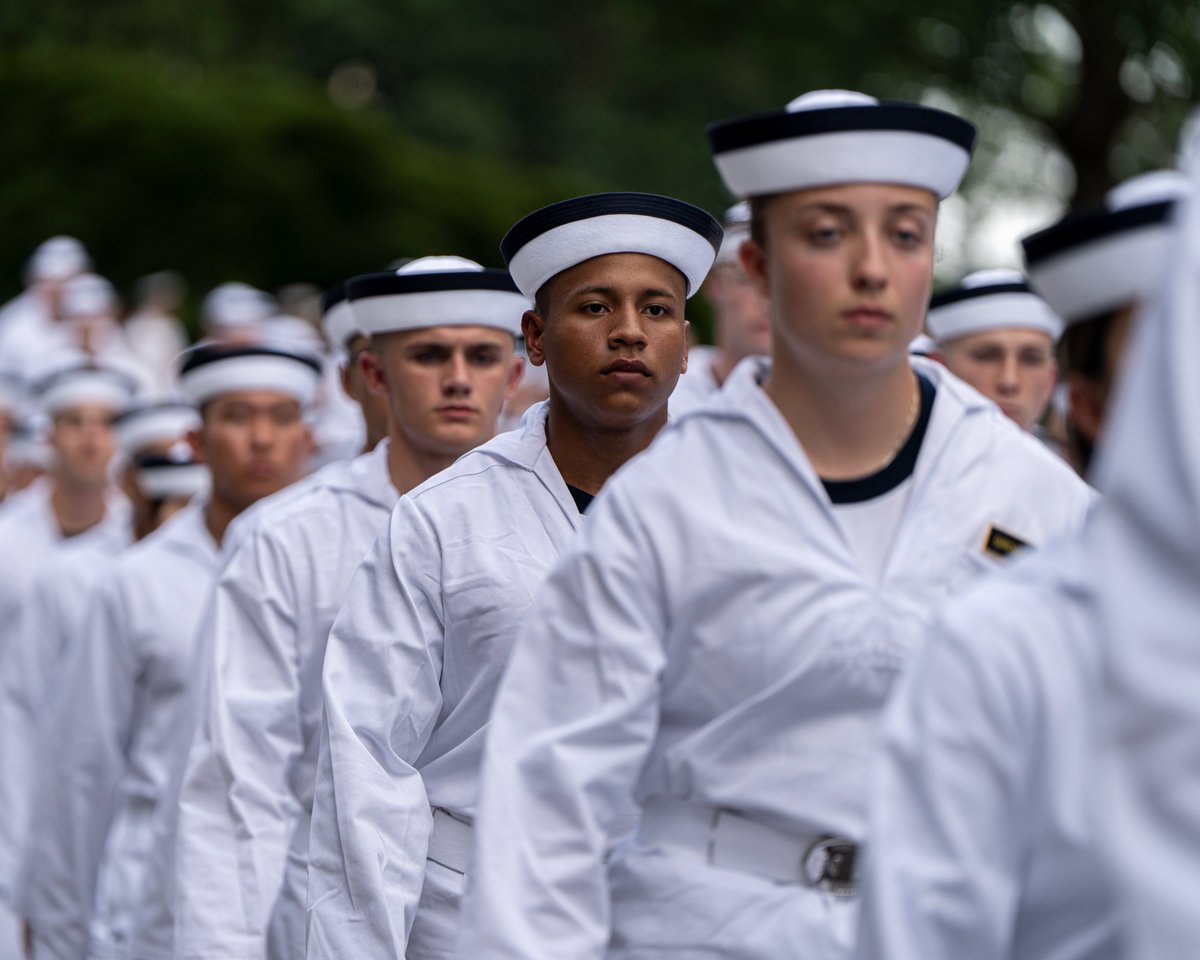 NavalAcademy's tweet image. I DO!
Yesterday, the Class of 2029 took the Oath of Office, officially beginning their journey as plebes at the U.S. Naval Academy. This ceremony marks their commitment to serve and lead with honor, courage, and integrity. Welcome aboard, Class of 2029!