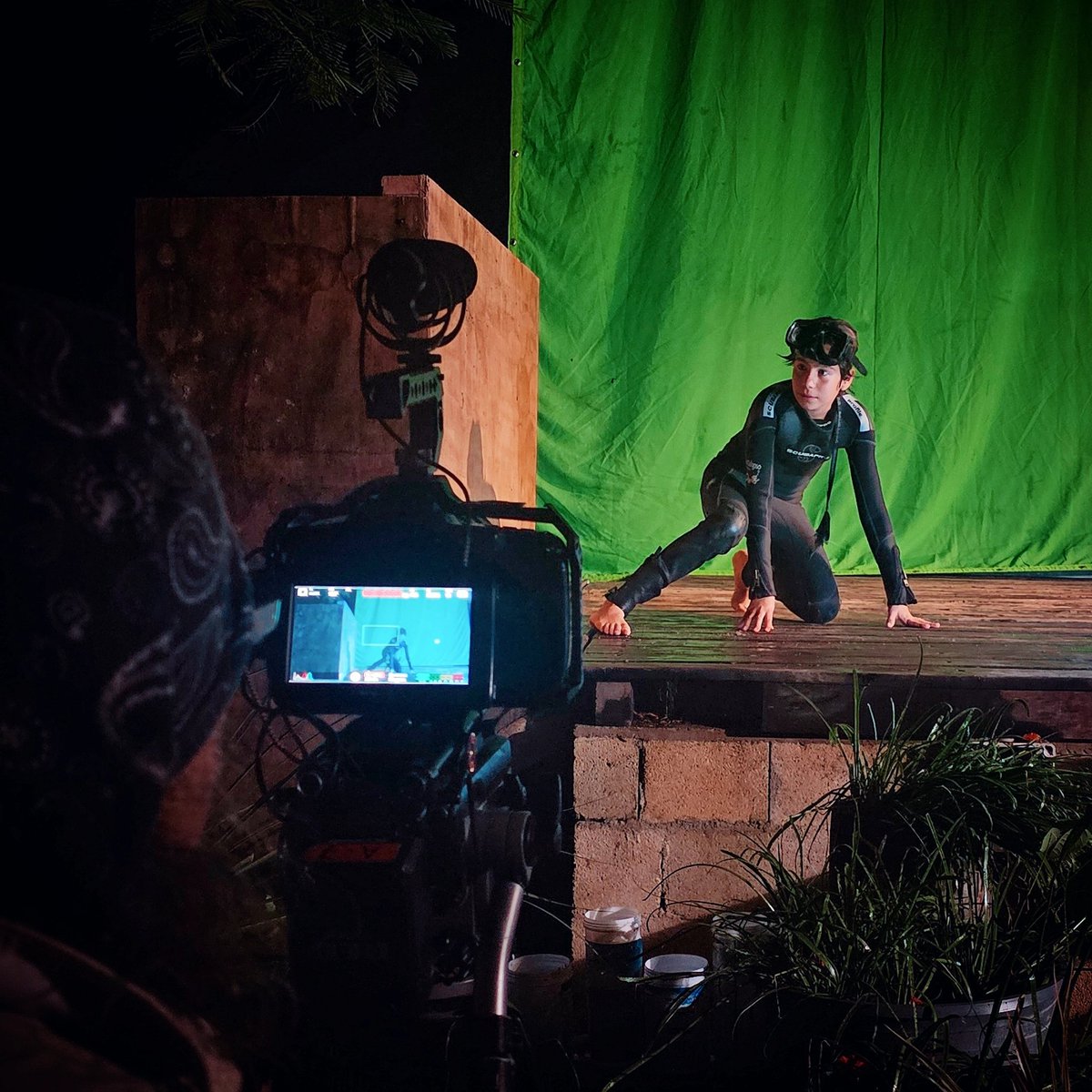 ArturoTay's tweet photo. "Think of the happiest things. It's the same as having wings!”
#diasdecine #piratasdearena #filmandoando #centrodeestudioscinematograficosindie #micineyyo #moviemaking #piratasenelcine #bts #superheroelanding #yoveoyhagocinemexicano
https://t.co/0cArSDCnJY https://t.co/OONiLSFcv0