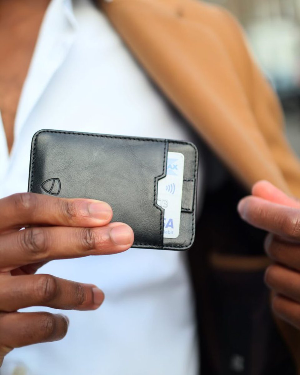 Vaultskin's tweet image. The Chelsea RFID Wallet is made for men who move smart. Slim, sleek, and crafted from premium leather, it slides easily into any pocket. RFID protection 🔒 keeps your cards safe, and the minimalist design does the talking.

 #vaultskin #chelsea #rfidwallet #edcgear