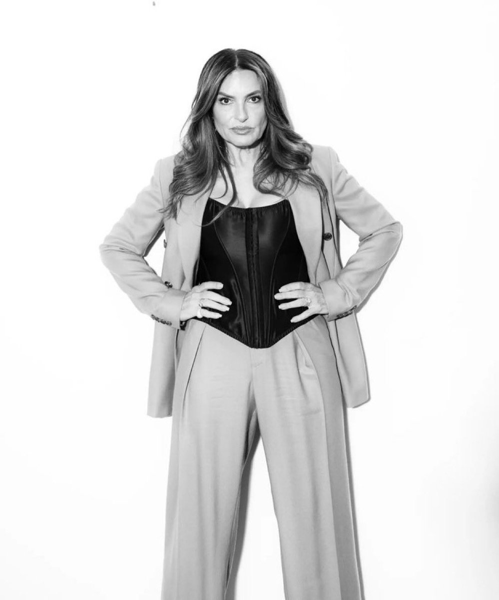 eating up EVERY outfit!! 😩