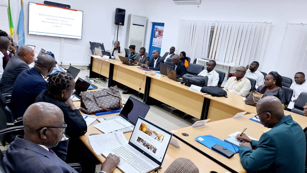 Atelier de formation des partenaires d’exécution en cours à #UNFPACongo !
« Les PE sont des piliers de mise en œuvre. Leur montée en compétence est clé pour transformer des vies. » – Dr Agnès Kayitenkore
#QuantumPlus #PSEA #SRHR #PartenariatSolide