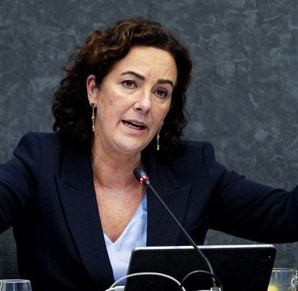 Orban is inmiddels op de hoogte van het feit dat Halsema dit weekend meeloopt met de VERBODEN lgbtq-pride! 
Deelnemers riskeren een jaar cel!

Doe een ❤️ &amp; RT als je wil dat ze wordt OPGEPAKT &amp; VASTGEZET!