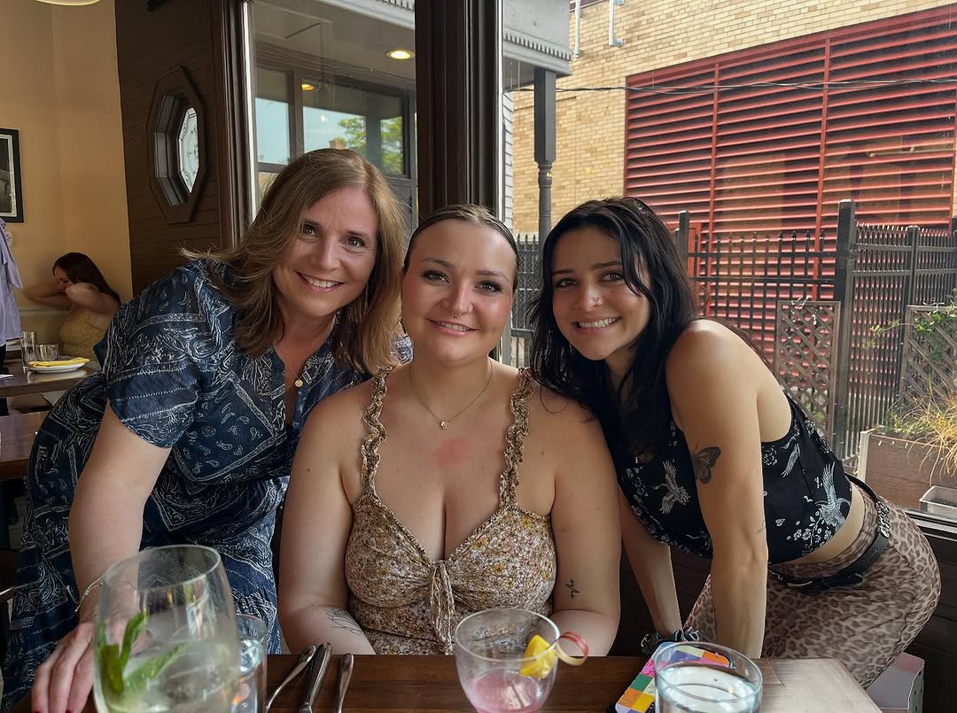 Angela_Defea11's tweet image. yeah, went to Green Day again, but this time I planned an entire European vacation around it🫦(see u again in 5ish days, Vienna)