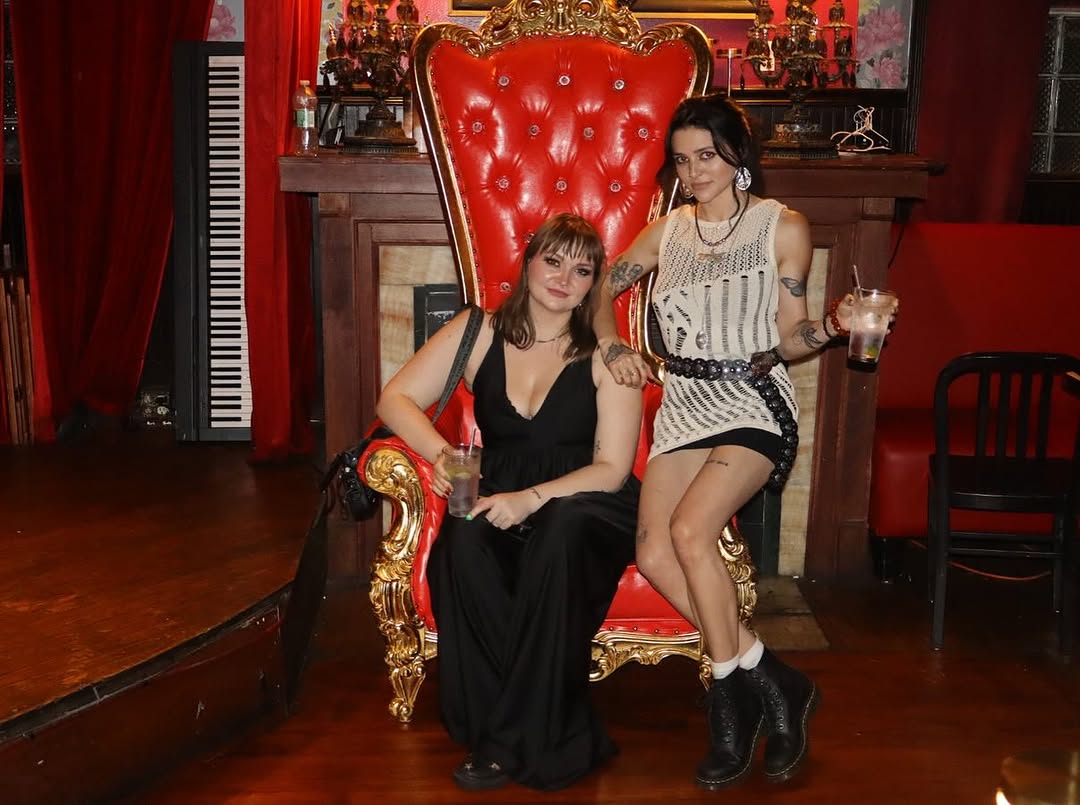 Angela_Defea11's tweet image. yeah, went to Green Day again, but this time I planned an entire European vacation around it🫦(see u again in 5ish days, Vienna)