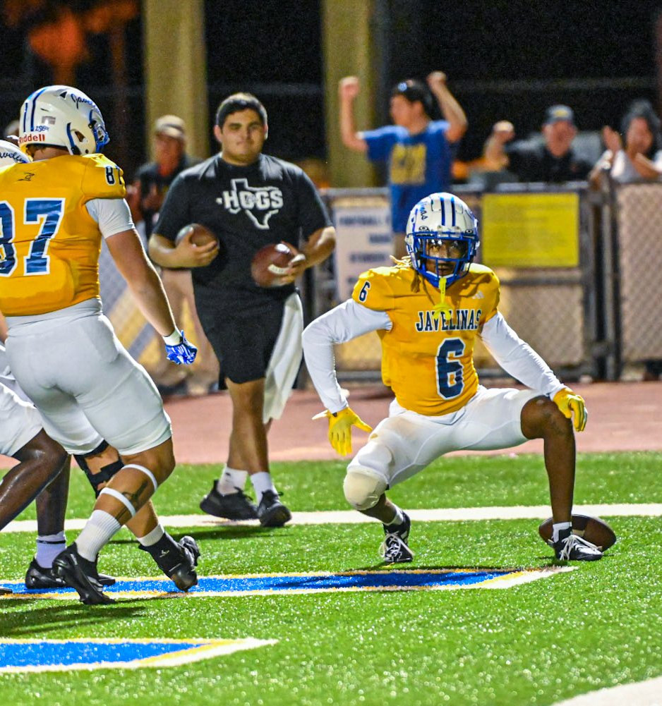 JavelinaFB's tweet image. Shoutout to the best uniforms in South Texas 🤩!
#GoJavelinas #TTDB