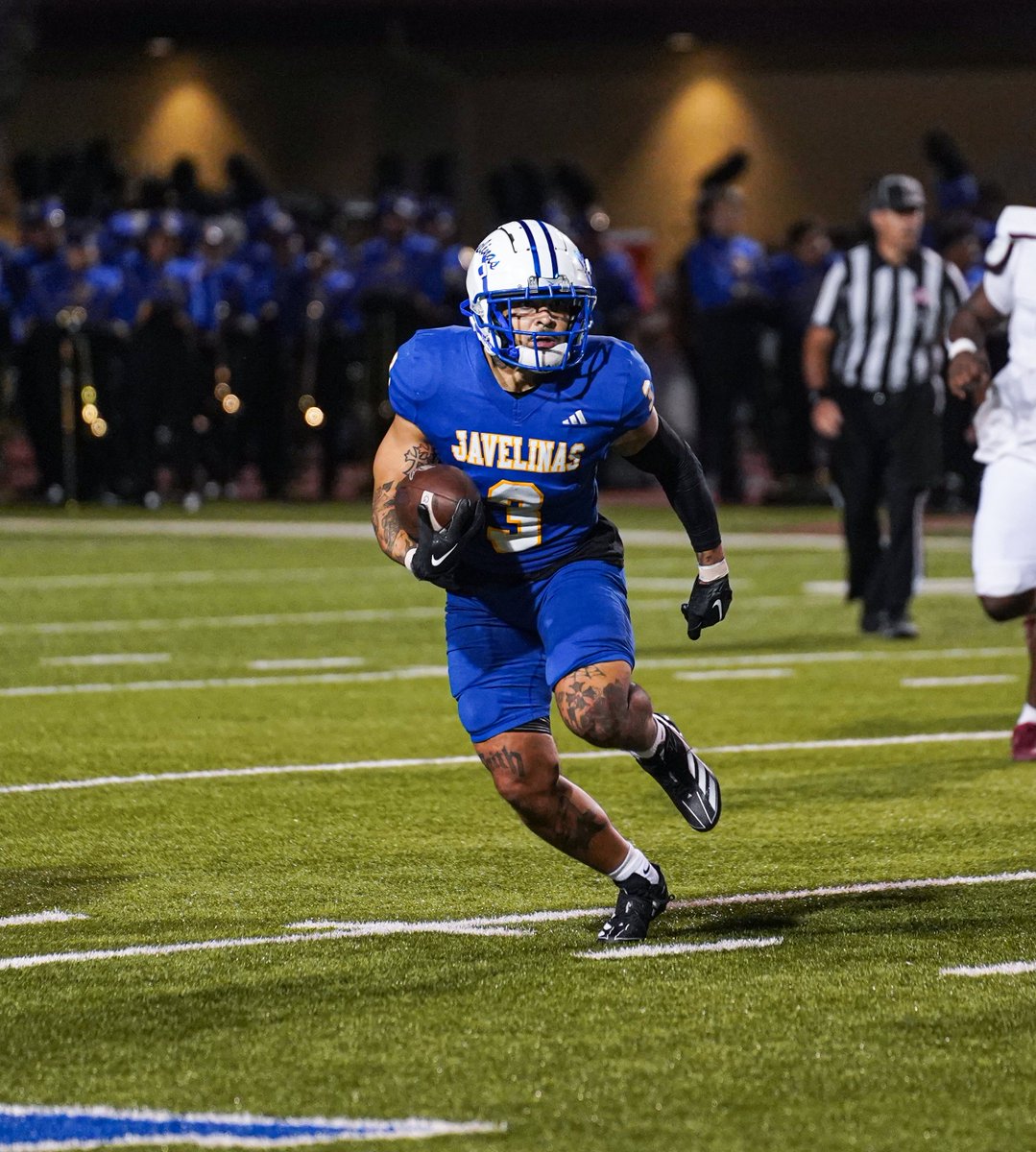 JavelinaFB's tweet image. Shoutout to the best uniforms in South Texas 🤩!
#GoJavelinas #TTDB