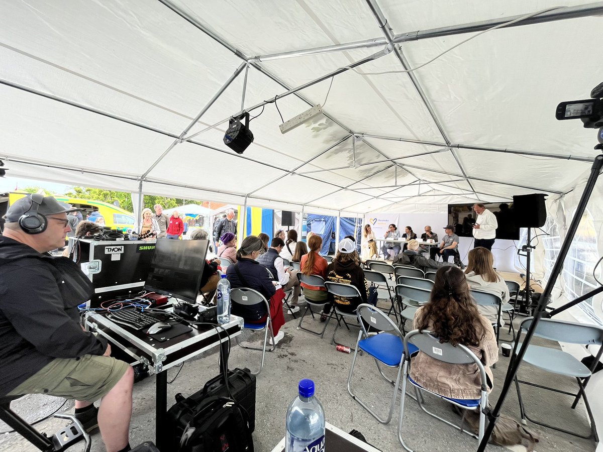 PowerUpUkraine's tweet image. Vi vill tacka alla kära NGO kollegor i Almedalen som deltog i @UkrainskaHubben 2025! Innerligt tacksam för allt engagemang som sker och alla volontärer som lägger hela sin fritid för Ukrainas frihet och stöd! Särskilt tack till @KaptenMat som så oerhört generöst bjöd på både sin…