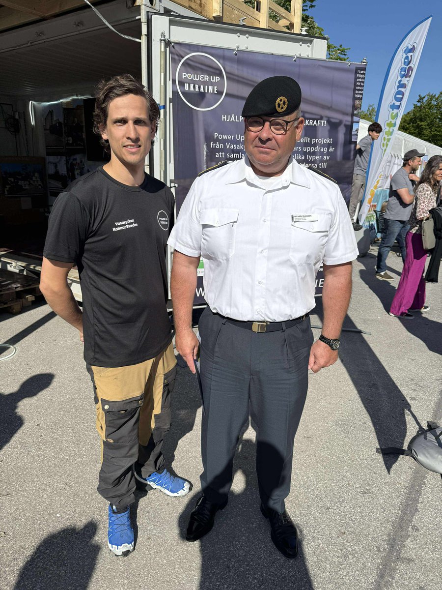 PowerUpUkraine's tweet image. Vi vill tacka alla kära NGO kollegor i Almedalen som deltog i @UkrainskaHubben 2025! Innerligt tacksam för allt engagemang som sker och alla volontärer som lägger hela sin fritid för Ukrainas frihet och stöd! Särskilt tack till @KaptenMat som så oerhört generöst bjöd på både sin…