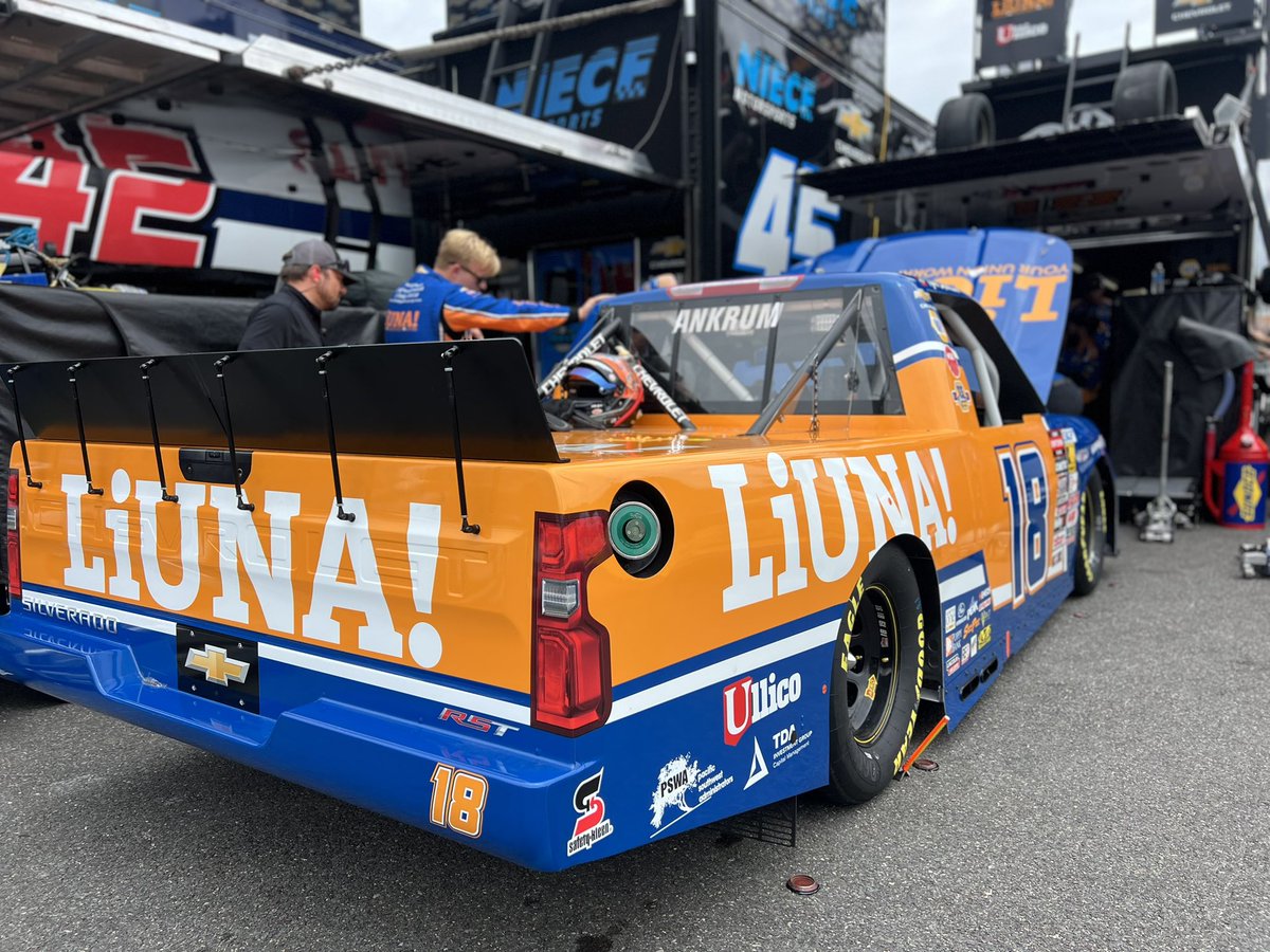 First up, <a href="/NASCAR_Trucks/">NASCAR CRAFTSMAN Trucks</a> practice. 💪🏼