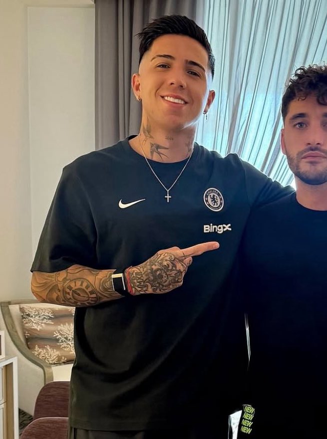 la pinta que tiene de que te chamuya diciendo sos mala ehhh🫦 mentime todo lo que quieras pedazo de hermoso