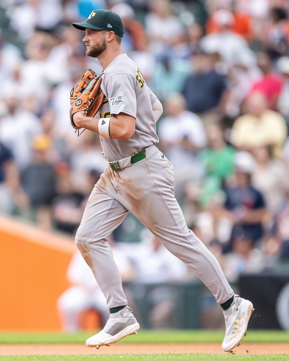 EMU_Baseball's tweet image. Great to see Max (@maxschuemann) competing in the Mitten State again!👏
He’s posting career highs in average and OPS this season!💪
#EMUEagles