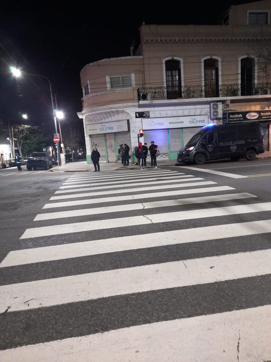 Todavía no fue la gente y ya mandaste a toda la yuta?
No vas a volver Moretti!
#Ladron
#SanLorenzo 
#MorettiLadron
<a href="/frenesiazulg/">Frenesi Azulgrana</a> <a href="/PabloLafourcade/">Pablo Lafourcade</a> <a href="/AgustinMuzzu/">Agustín Muzzu</a> <a href="/SanLorencismo/">Bruno Alicata</a> <a href="/SanLorenzo/">San Lorenzo</a> <a href="/jorgeemuscio/">El Sanlorencista</a> <a href="/marianodlfuente/">Mariano de la Fuente</a>