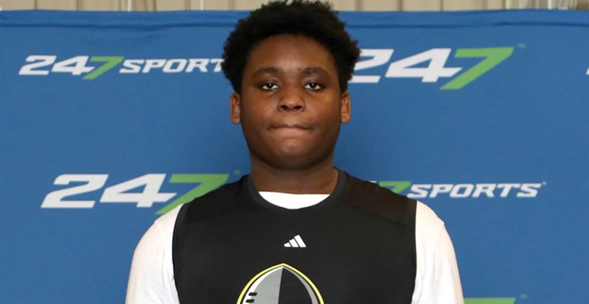 ICYMI 🚨
Big weekend for The U! 🔥
Tyran Evans, a dynamic 4⭐️ wide receiver, just committed to the Canes! 🏈✨
Joining him in the trenches — Anthony Kennedy, a force on the D‑line, is all in for Miami too 🟠🟢
Coach Taylor’s room is looking unstoppable.
#CanesFootball | #TheU |