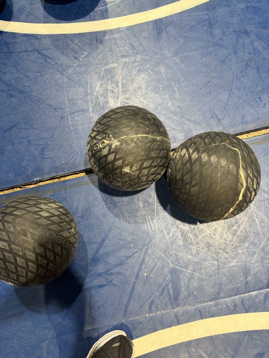 Another Rogue Rubber Medicine Ball split at the seam. Same failure every time.

@roguefitness — how is this still happening?

Anyone using a slam ball that actually holds up? #SlamBallFail