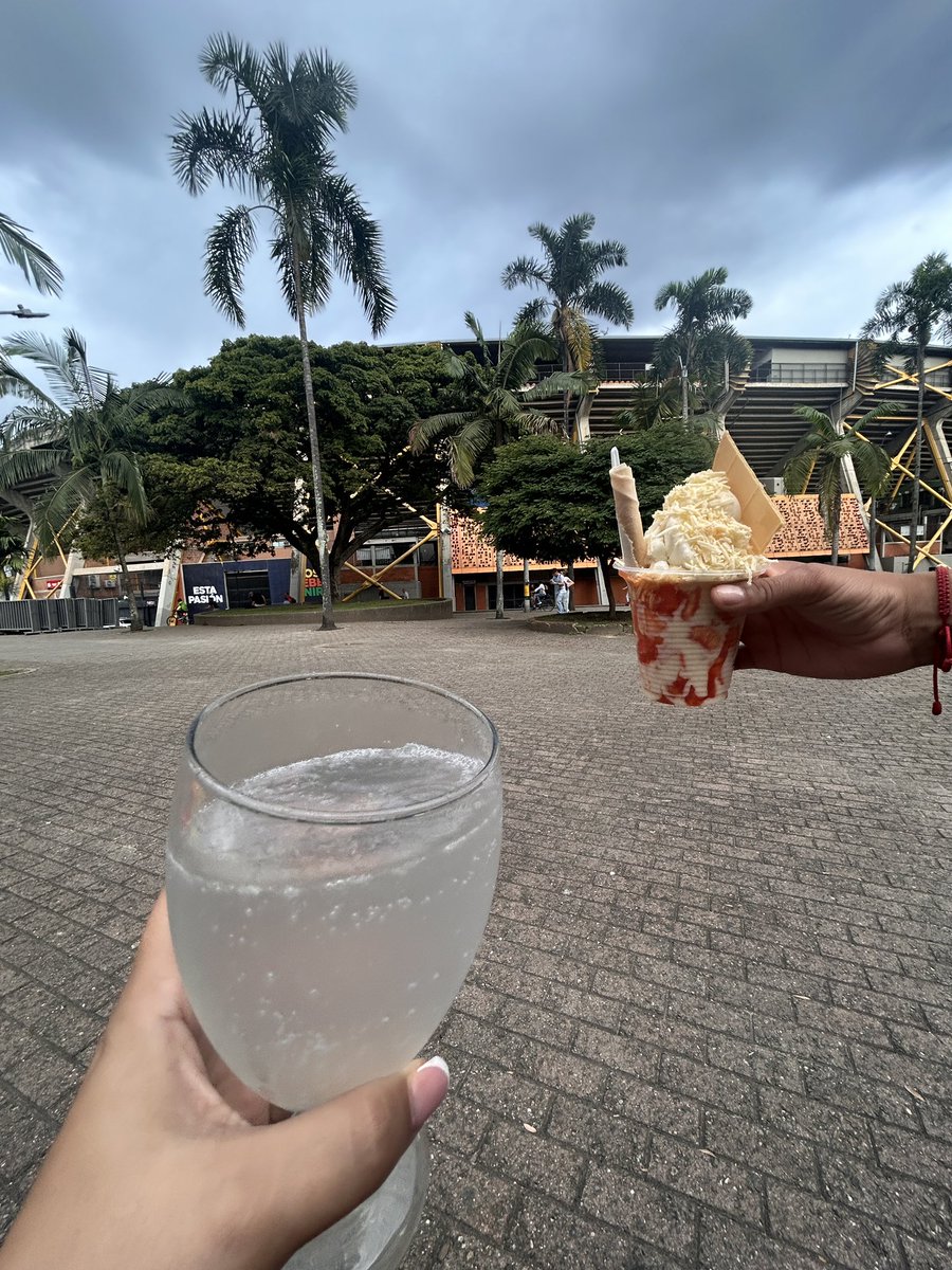 Quiero agradecer públicamente a <a href="/Fidel_DIM/">Fidel DIM</a> que me solucionó mi problema con las boletas. 

Ya tenemos todo garantizado. 

Ya estamos haciendo la previa. 

<a href="/DIM_Oficial/">DIM</a> ¡Este año damos la vuelta!