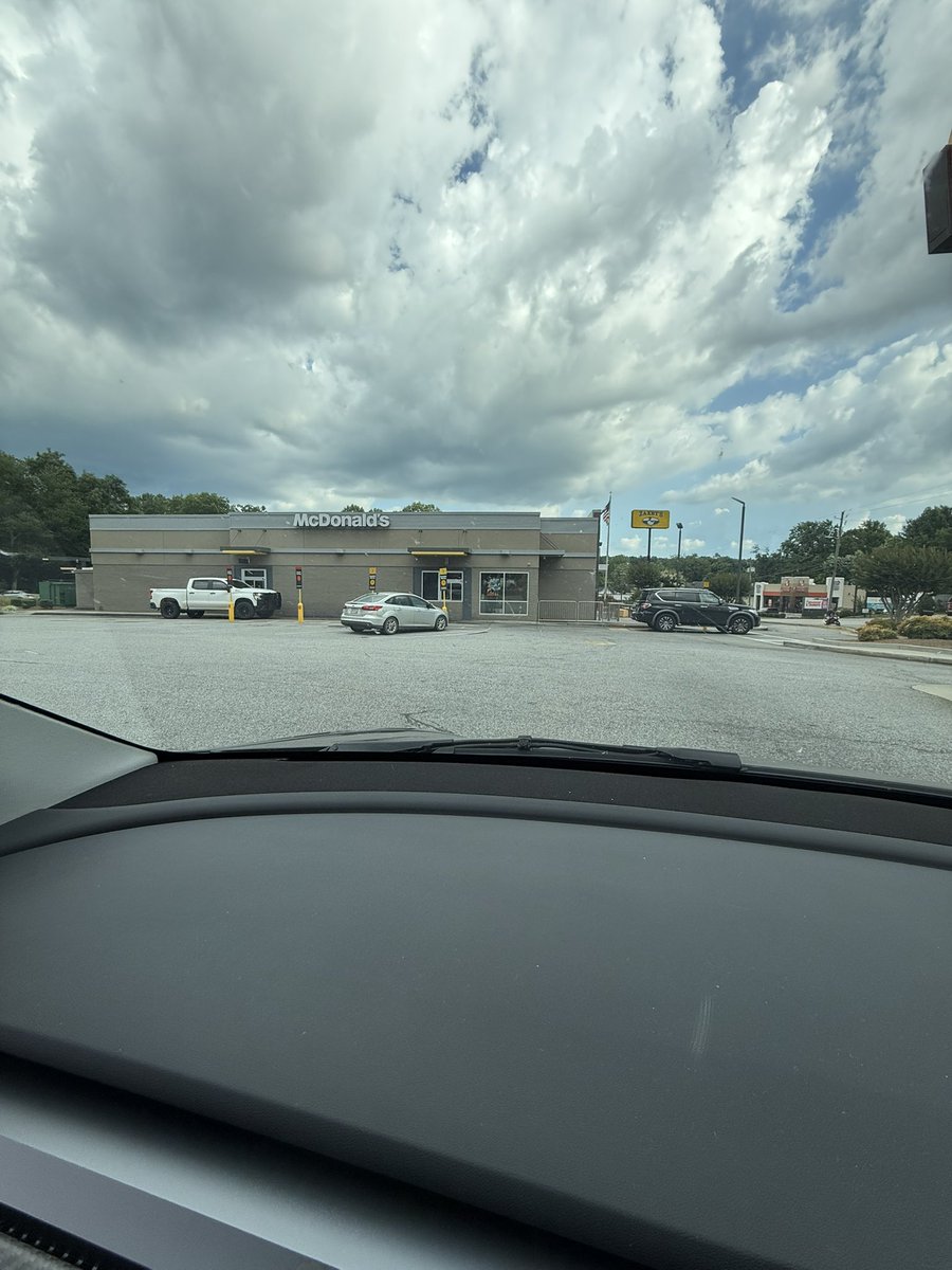 JasonHogan92's tweet photo. @PatelMcDonalds @McDonalds should we be surprised there is not but one car in line and you park everyone to wait.   It’s a drive thru not a car hop.  If I wanted to pull up and wait I’d go to @sonicdrivein https://t.co/ZthQyCKkDp