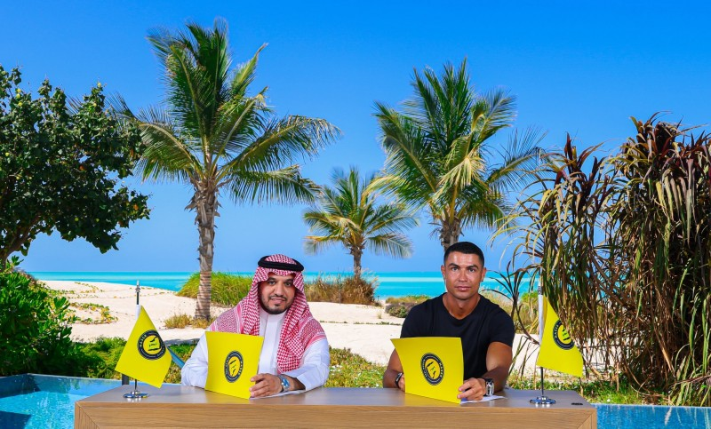 SuNoticiero's tweet photo. Cristiano Ronaldo renueva con el Al-Nassr hasta 2027
https://t.co/3j4PKoN3QL https://t.co/xBdL57RaWz