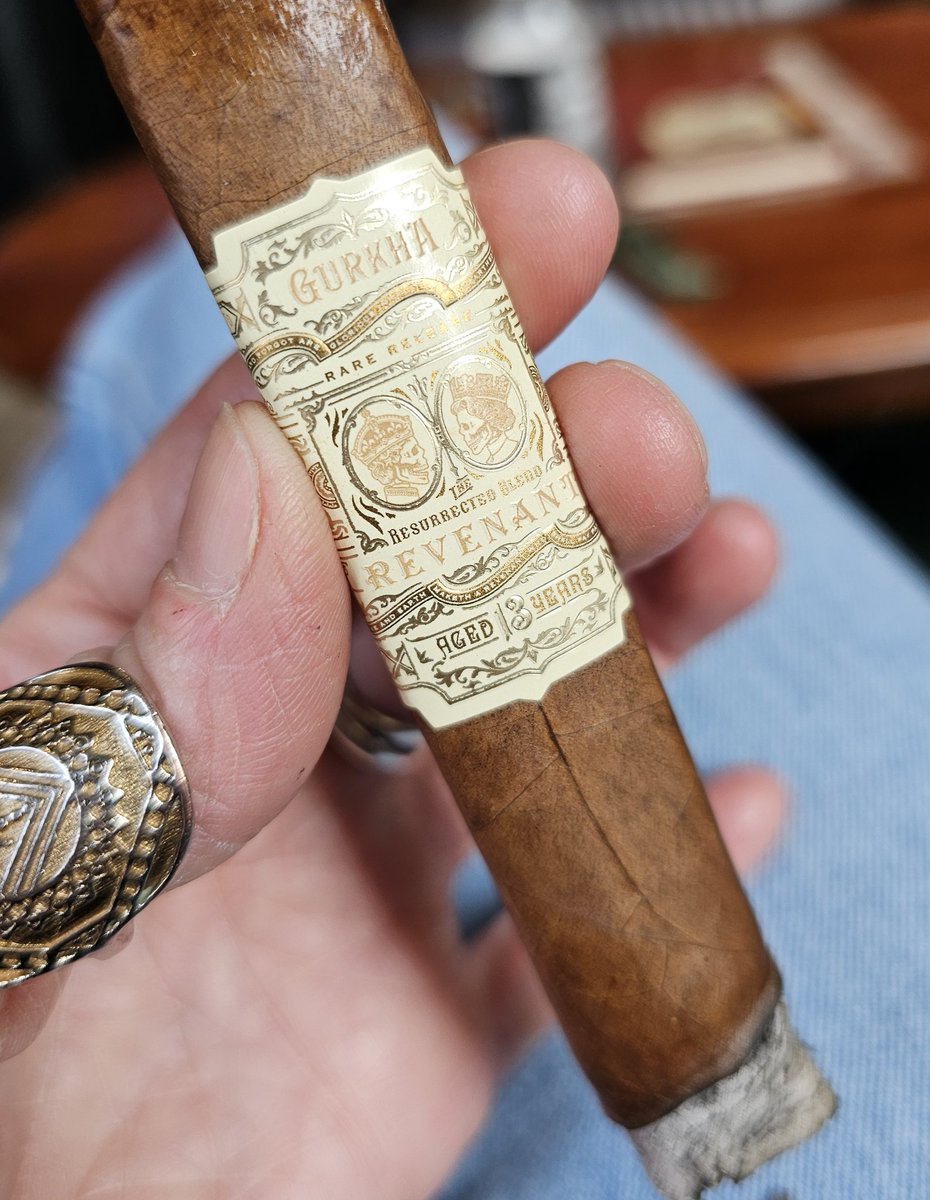 Petit Corona (@achickwithstick) on Twitter photo Kicking off my weekend with a delicious 13 year Rare Revenant from <a href="/gurkhacigars/">Gurkha Cigars</a>. Excellent.
Hope you're all on the sunny side, this fine Friday.
#nowsmoking #botl #sotl Kicking off my weekend with a delicious 13 year Rare Revenant from <a href="/gurkhacigars/">Gurkha Cigars</a>. Excellent.
Hope you're all on the sunny side, this fine Friday.
#nowsmoking #botl #sotl