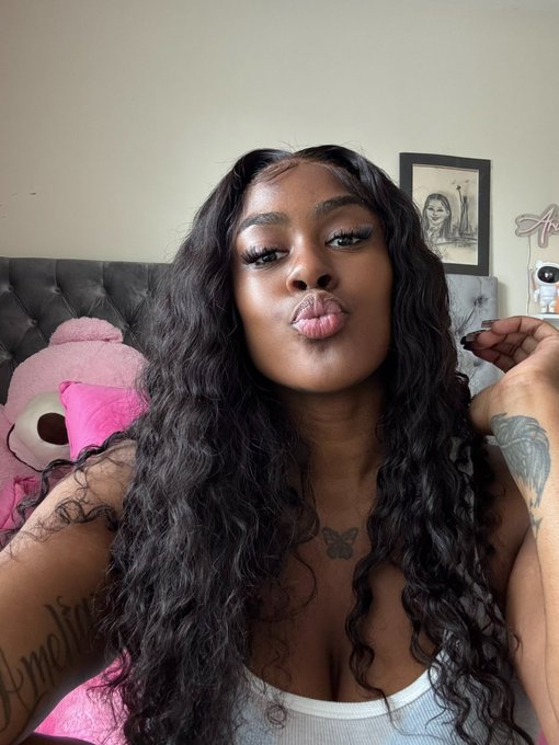 Watch SweetMonaexxx💦👅's leaked NSFW photo on TwXstars