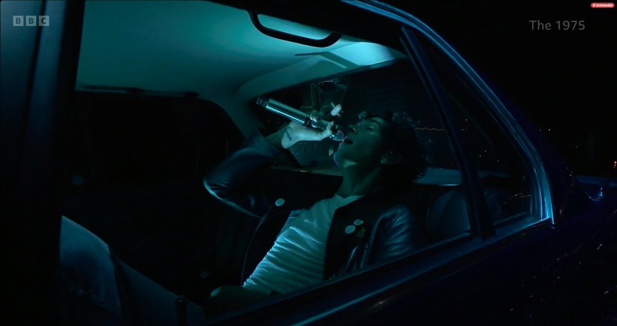 the1975_thteam's tweet photo. Matty Healy singing 'Somebody Else' in a car just like the one in the music video!

#The1975 #GlastonburyFestival https://t.co/1oUppshrm4