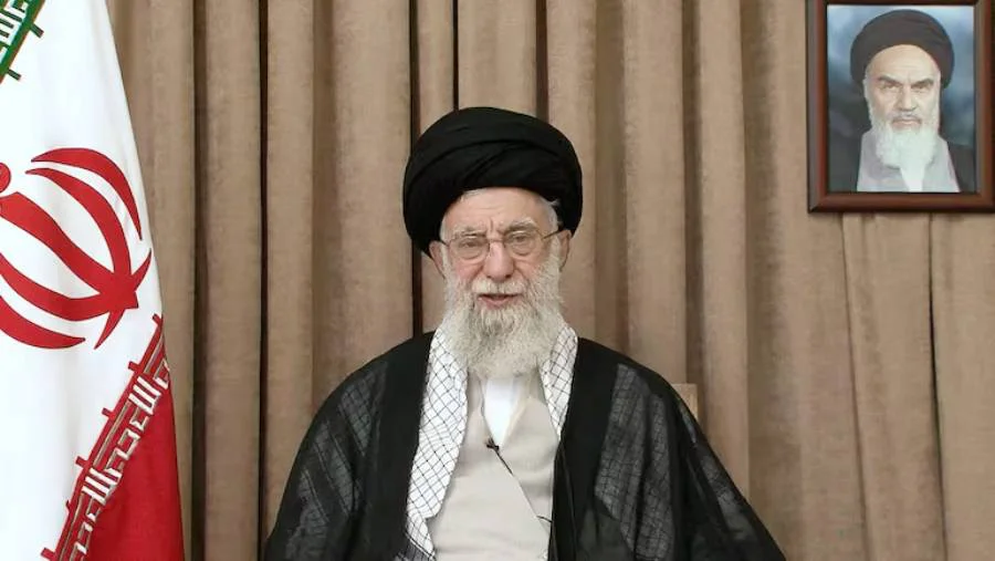 SuNoticiero's tweet photo. Irán amenaza con volver a bombardear bases de Estados Unidos si su país es atacado
https://t.co/XItHAP31pN https://t.co/AfaphGJAxm