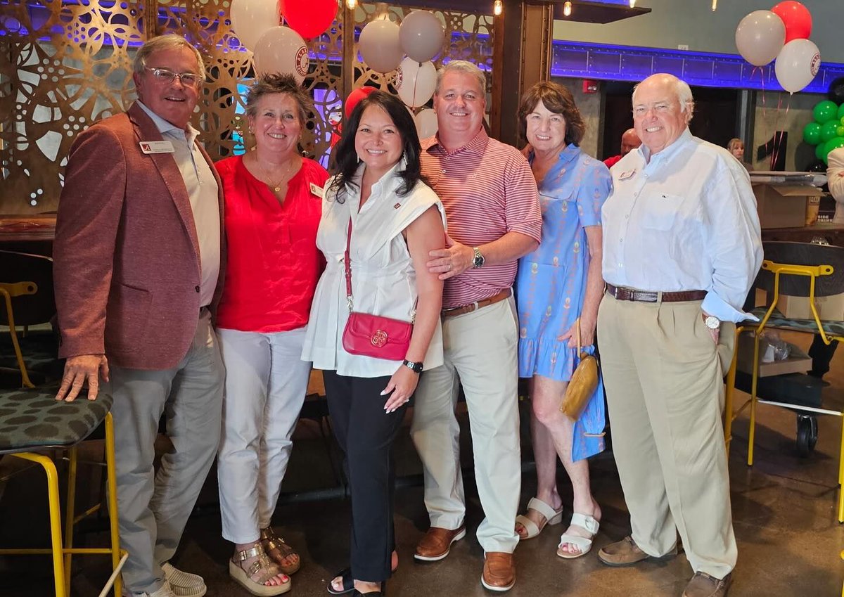 UAAlumniAssoc's tweet image. Shoutout to the Bama in Atlanta alumni chapter for a wonderful event last weekend! Like many UA alumni chapters, they enjoyed a showing of "Do Right: The Stallings Standard," a documentary capturing the legacy of Alabama football coach Gene Stallings. 🎬❤️