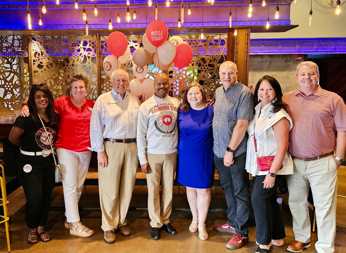 UAAlumniAssoc's tweet image. Shoutout to the Bama in Atlanta alumni chapter for a wonderful event last weekend! Like many UA alumni chapters, they enjoyed a showing of "Do Right: The Stallings Standard," a documentary capturing the legacy of Alabama football coach Gene Stallings. 🎬❤️