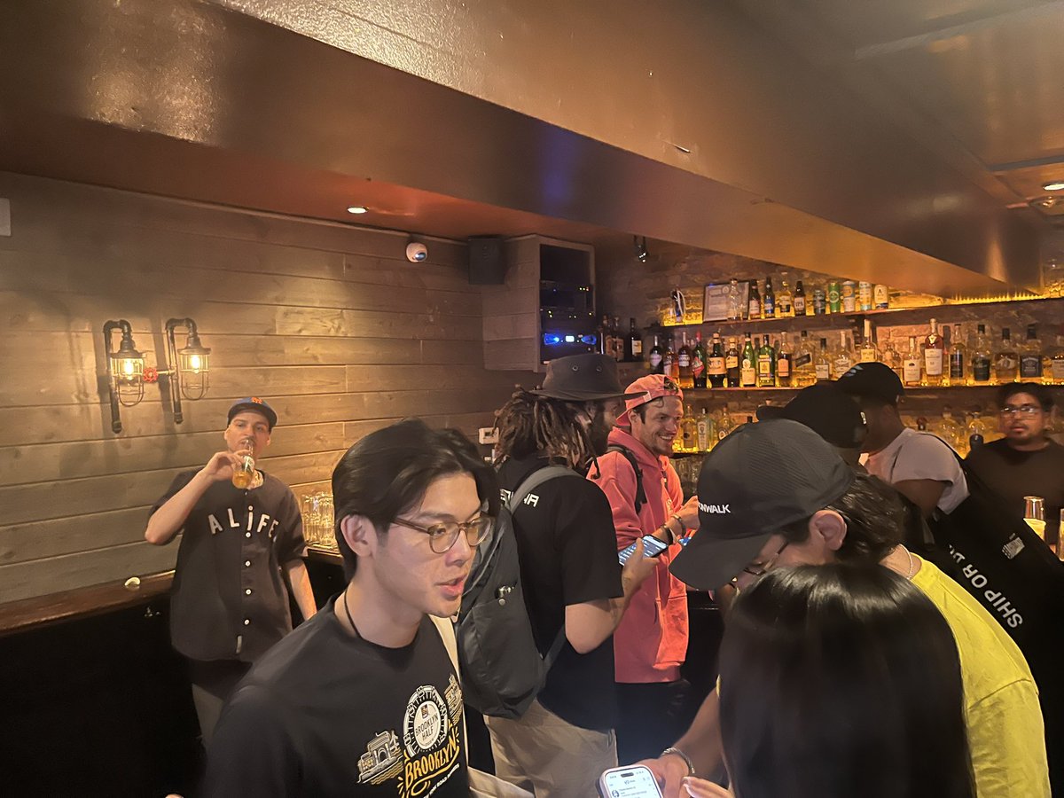 TheRealGapper's tweet image. Thank you to everyone who came out to the first Solstice Showdown yesterday!

Loved all the games showcased from: 

@GalacticGeckoSG
@OwnersClubGG
@_portals_ 
@PlaySoulGate 

With huge support from @WalletV_io, @SagaMobileDAO, @GamingOnSolana_ and ofc @MonkeDAO / @SolsticeConf…