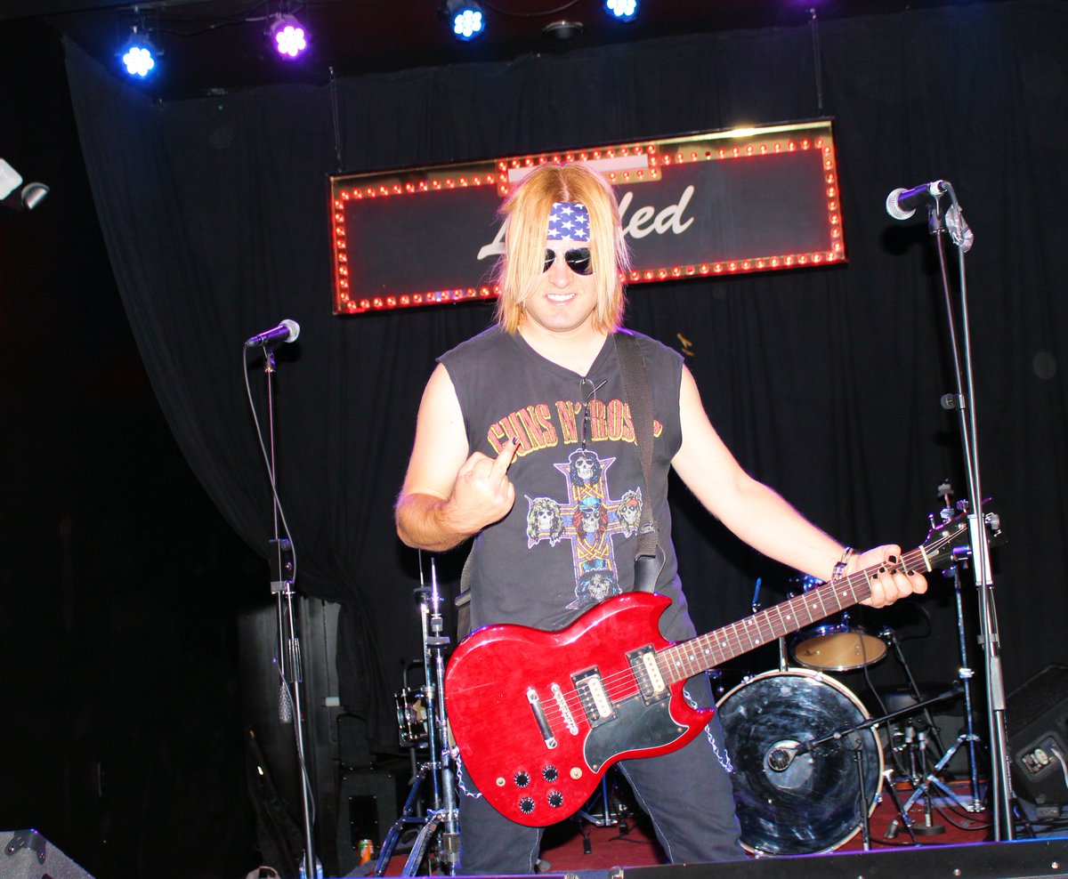 Hollyrope tweet media