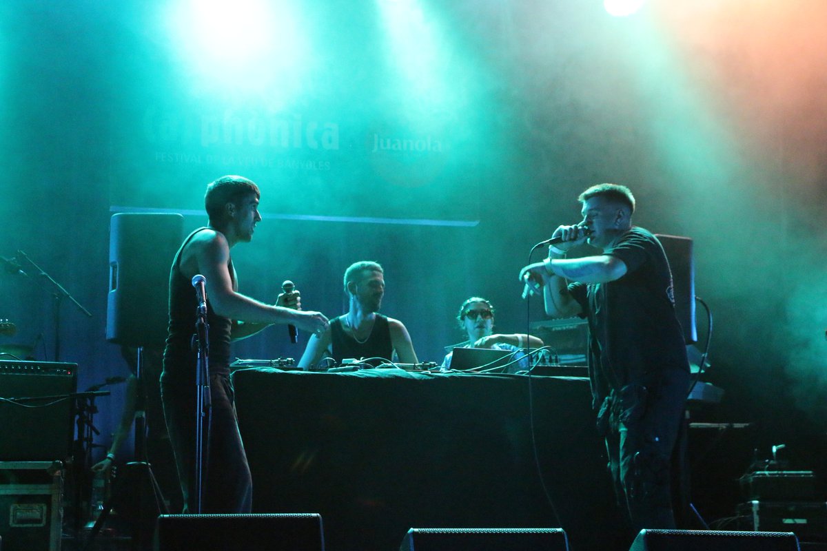 Festival (a)phònica (@aphonicabny) on Twitter photo 5 talents, 1 objectiu: portar el 'groove' més enllà. Química imparable sobre l’escenari #Juanola La Muralla, #MantecaGrooveCorp fusiona vents, cordes, 'scratch' i ritmes orgànics en un directe vibrant i carregat d’energia. 🎷🎸🎤
Concert en col·laboració amb <a href="/fem_jazz/">FEMJazz! Banyoles</a> 5 talents, 1 objectiu: portar el 'groove' més enllà. Química imparable sobre l’escenari #Juanola La Muralla, #MantecaGrooveCorp fusiona vents, cordes, 'scratch' i ritmes orgànics en un directe vibrant i carregat d’energia. 🎷🎸🎤
Concert en col·laboració amb <a href="/fem_jazz/">FEMJazz! Banyoles</a>