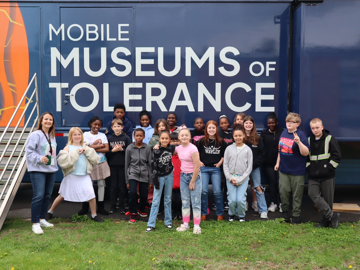 MobileTolerance's tweet image. The Mobile Museums of Tolerance made a powerful pit stop at @MaltaElementary in DeKalb County School District (@DeKalbSchools)!
Fifth graders hopped aboard for a ride through history, exploring lessons on the Civil Rights Movement, Anne Frank’s story, and what it really means to…