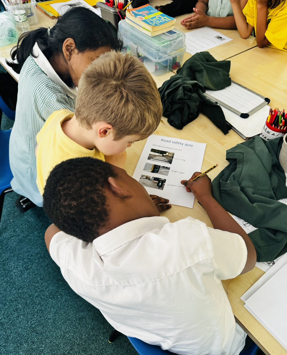 MoseleyHeathWMP's tweet image. Road safety lessons this week with our #JuniorPCSOs at @SSJohnMonicas ⛔️ some fantastic posters ready for our traffic operation next month! 👮♂️
@NKirkpatrickWMP @WMPolice