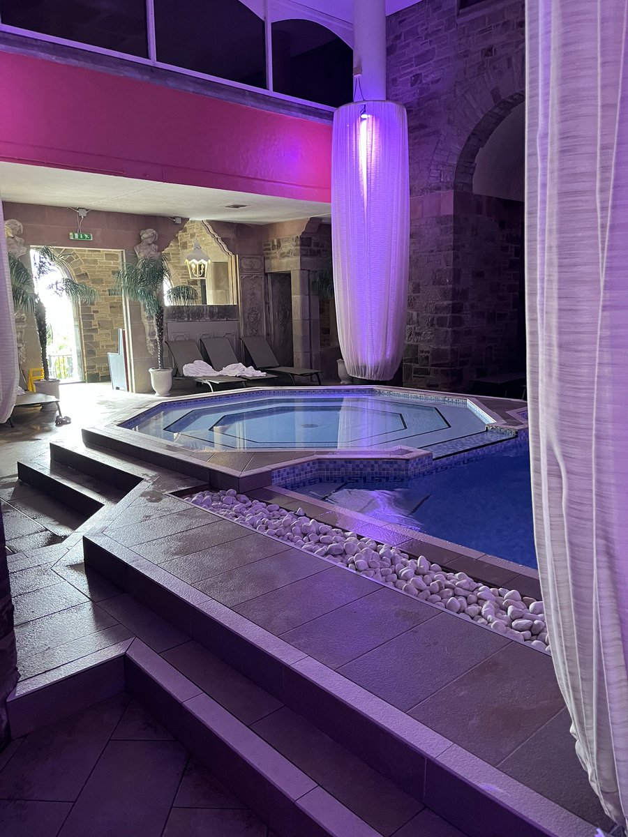 AmnahIqbal's tweet image. Friday evening relaxation with my best friend tonight! A great way to start the weekend!🥰🎉
#ShrigleyHall #Macclesfield