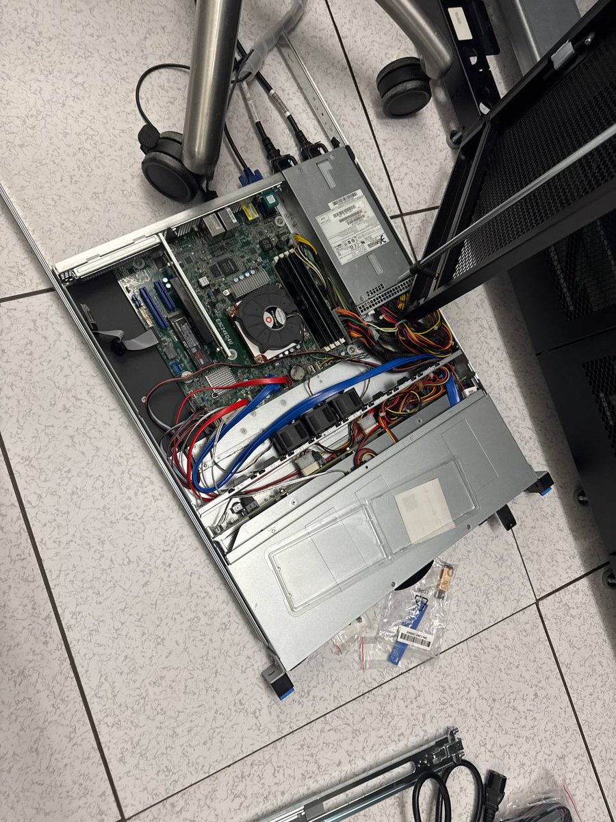 BlockcastNet's tweet image. Big move-in day for Blockcast! 🚚📦Any guesses where we’re moving into? 👀