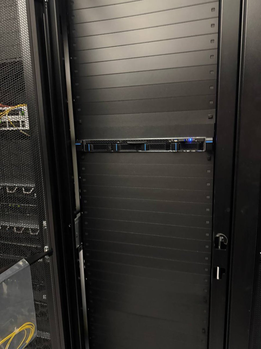 BlockcastNet's tweet image. Big move-in day for Blockcast! 🚚📦Any guesses where we’re moving into? 👀