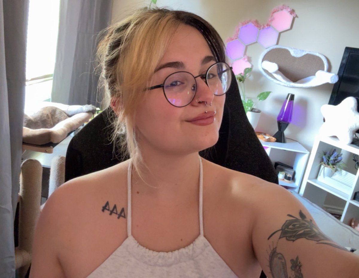 come say hi, i promise i’m locked in this time :p

ttv/SlxnderMadz (link in bio)