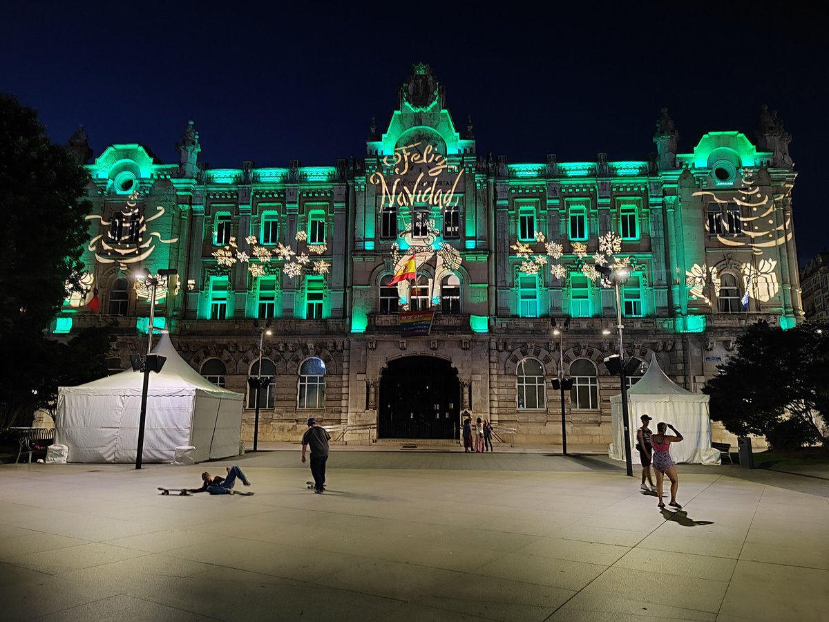 cgalsar's tweet image. 27 de junio de 2025
22:45 horas
Así luce la fachada del Ayuntamiento de #Santander 
#SmartCity 
#FelizNavidad